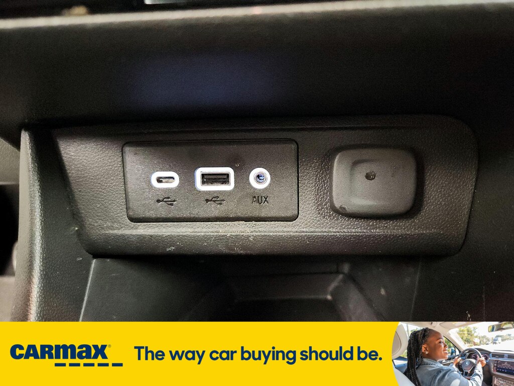 Vehicle image 23 of 27