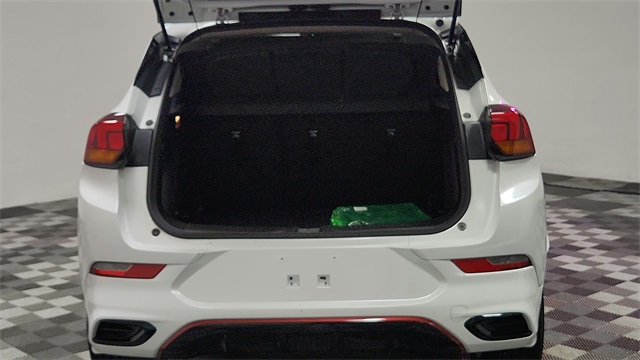 Vehicle image 21 of 26