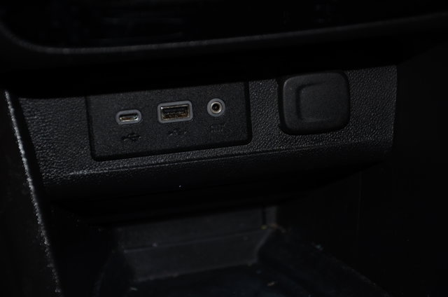 Vehicle image 26 of 36