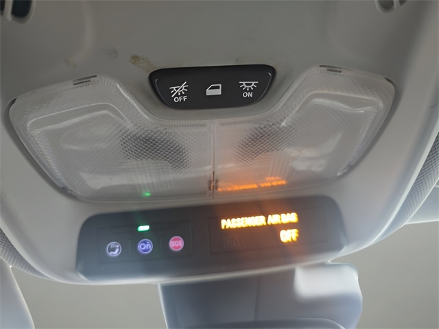 Vehicle image 24 of 33