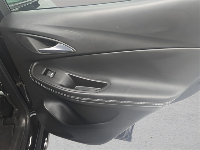 Vehicle image 26 of 33