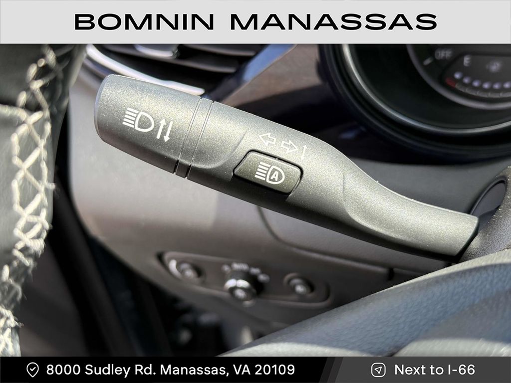 Vehicle image 27 of 30