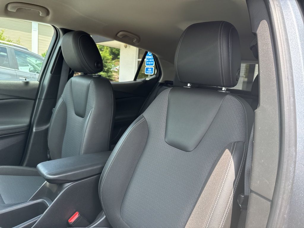 Vehicle image 10 of 38