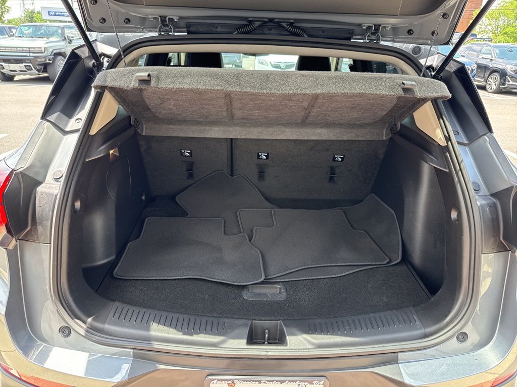 Vehicle image 9 of 38
