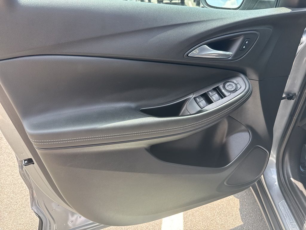 Vehicle image 19 of 38