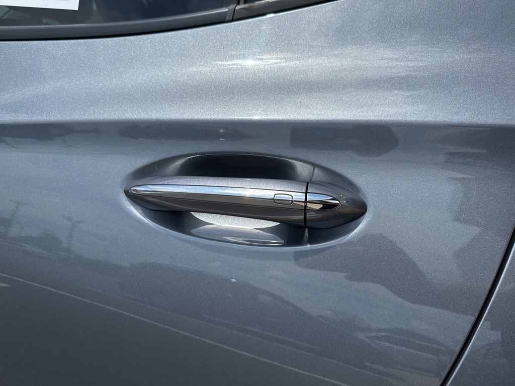 Vehicle image 29 of 38