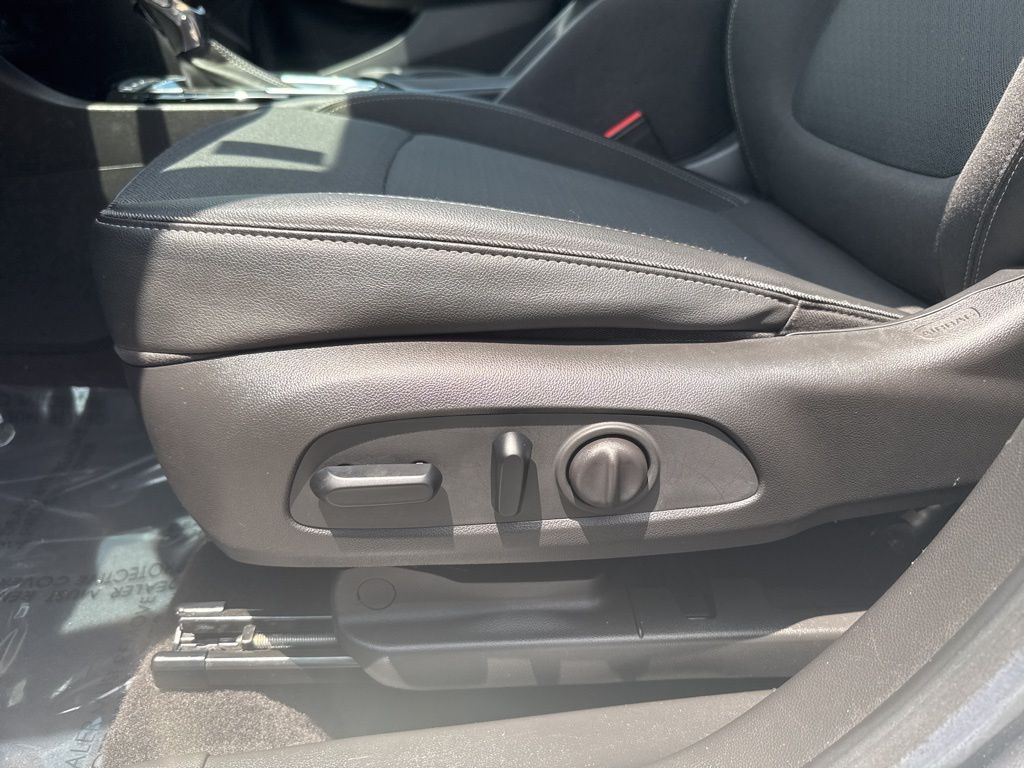 Vehicle image 34 of 38