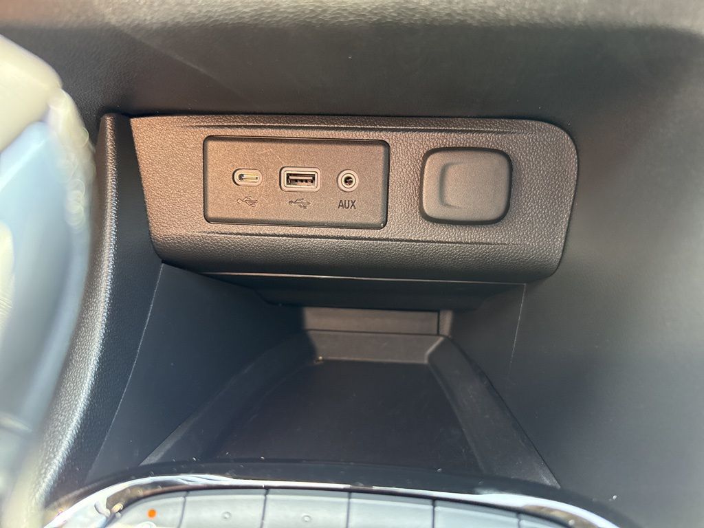 Vehicle image 35 of 38