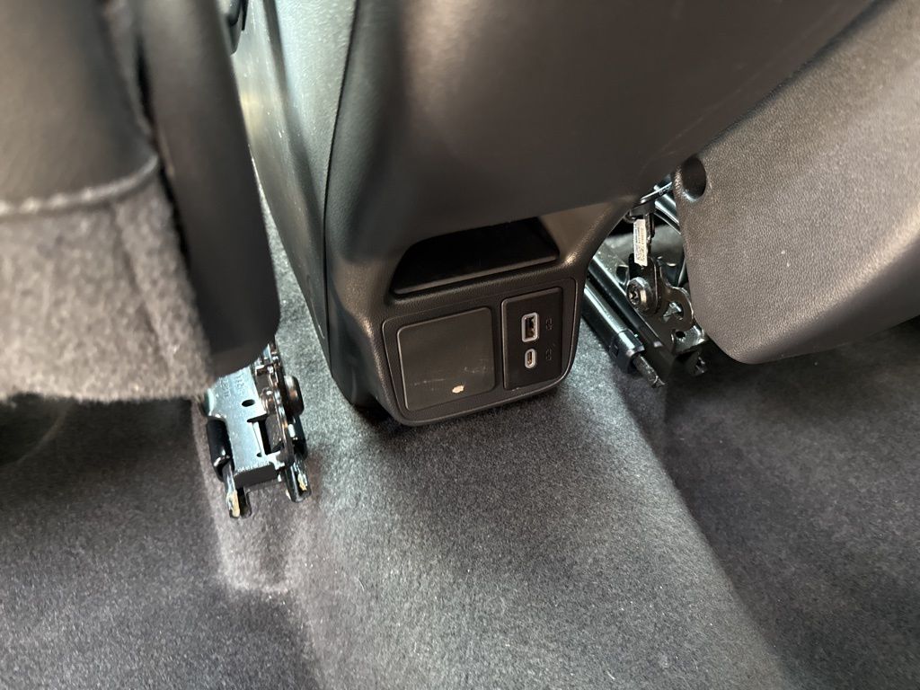 Vehicle image 25 of 38
