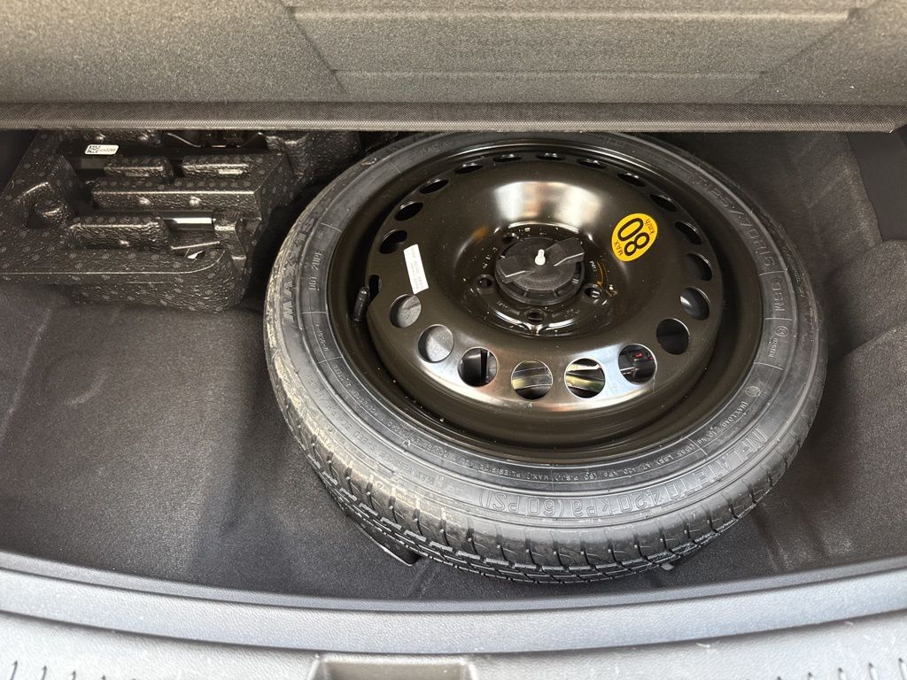 Vehicle image 21 of 38