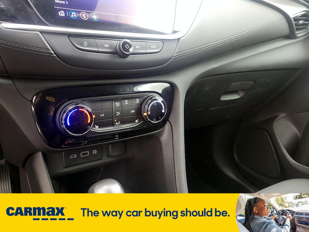 Vehicle image 21 of 28