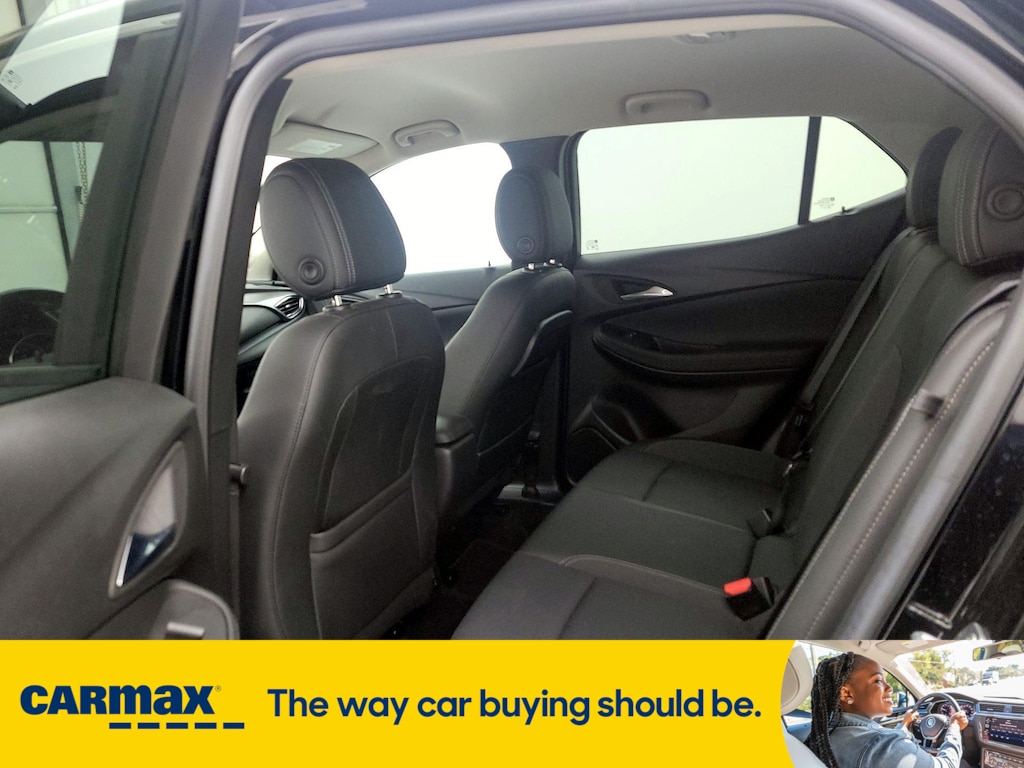 Vehicle image 11 of 28