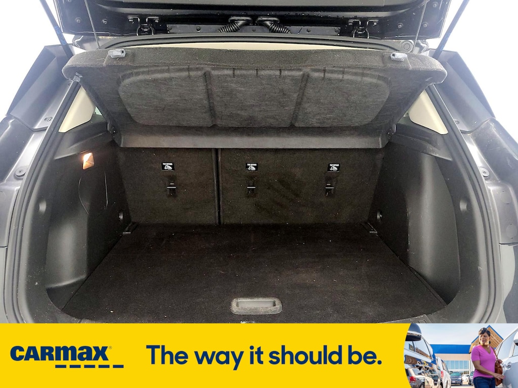 Vehicle image 10 of 28
