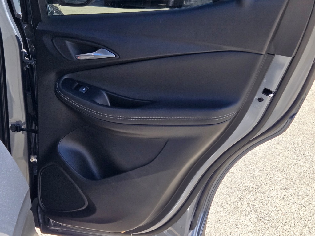 Vehicle image 15 of 40