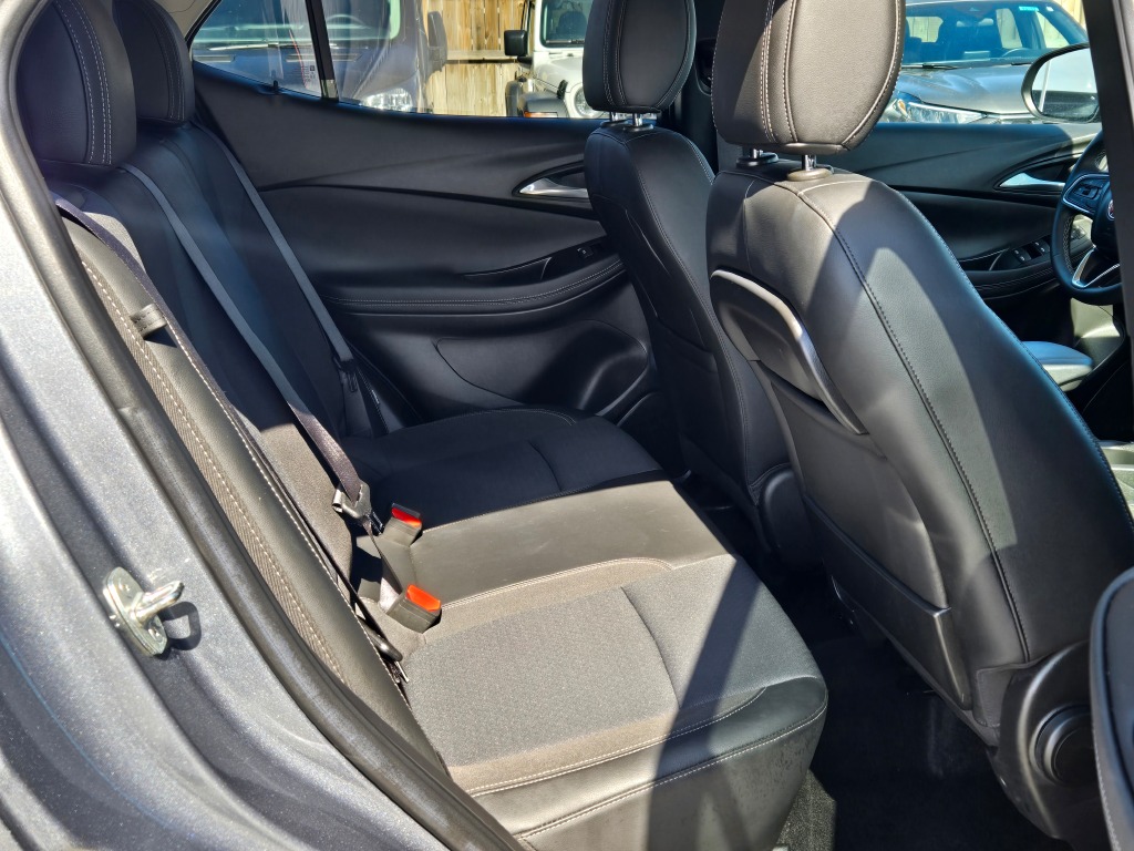 Vehicle image 17 of 40