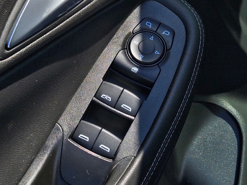 Vehicle image 28 of 40