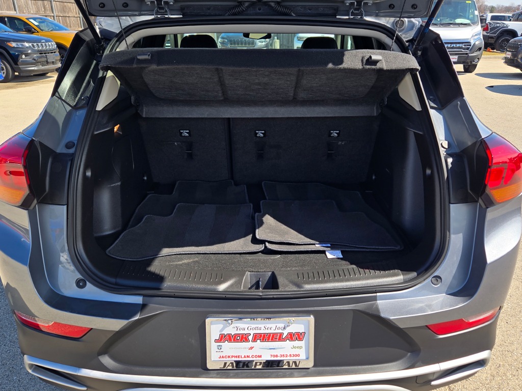 Vehicle image 21 of 40