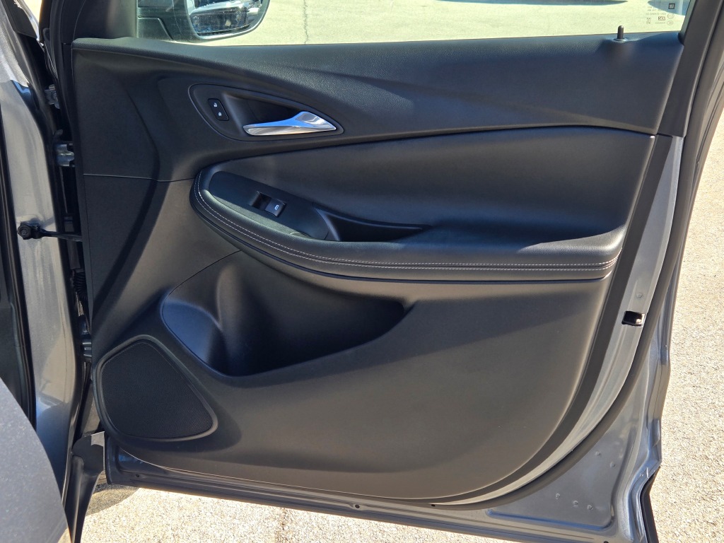 Vehicle image 9 of 40