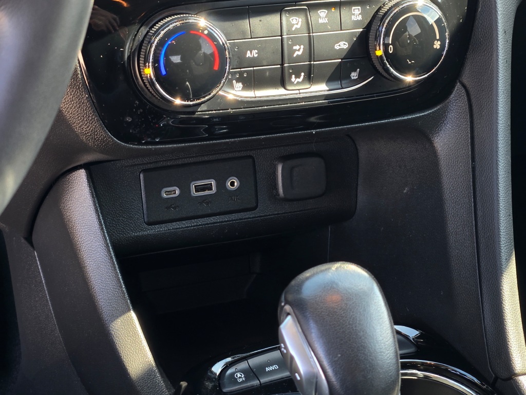 Vehicle image 35 of 40