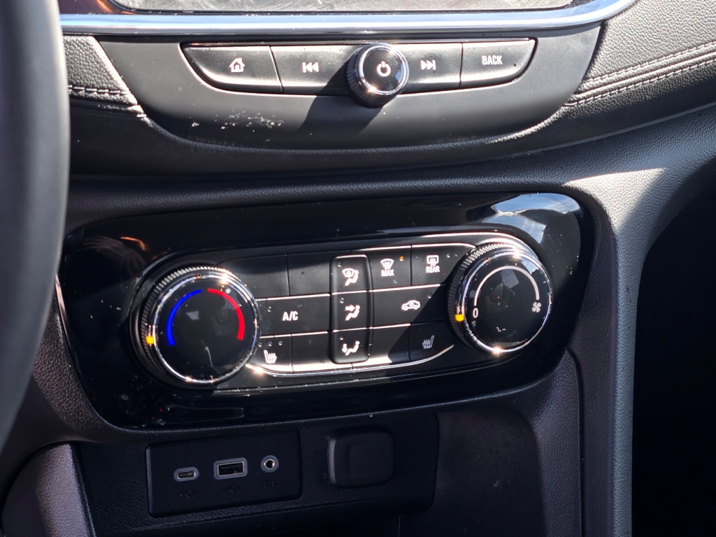 Vehicle image 34 of 40