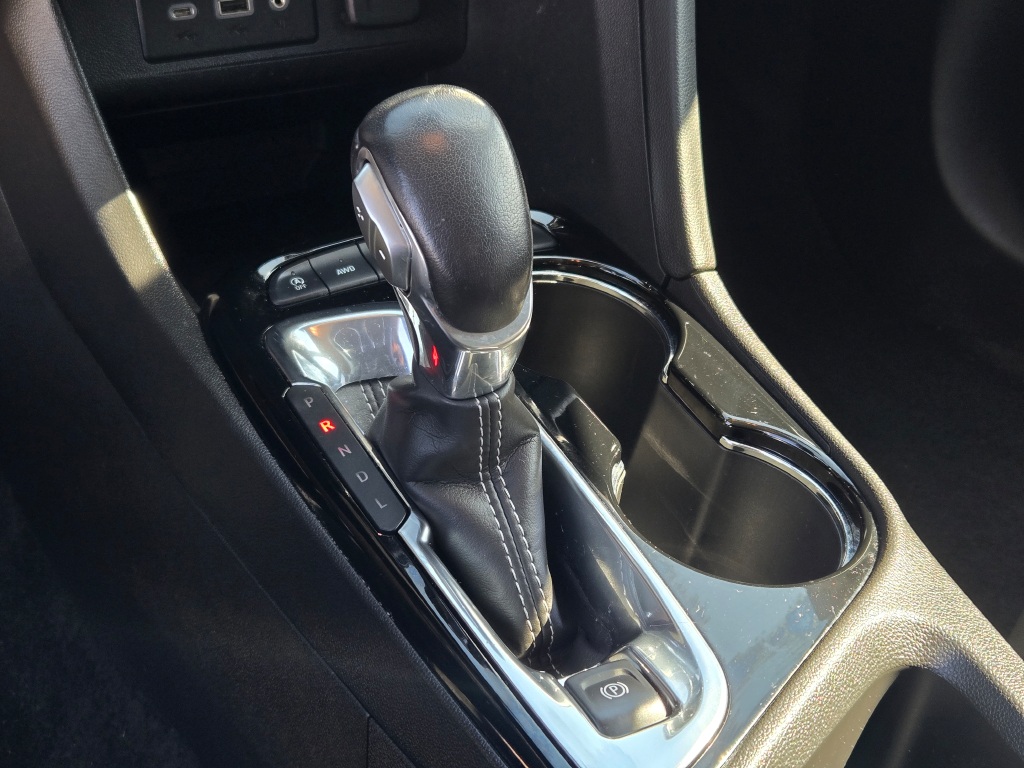 Vehicle image 36 of 40