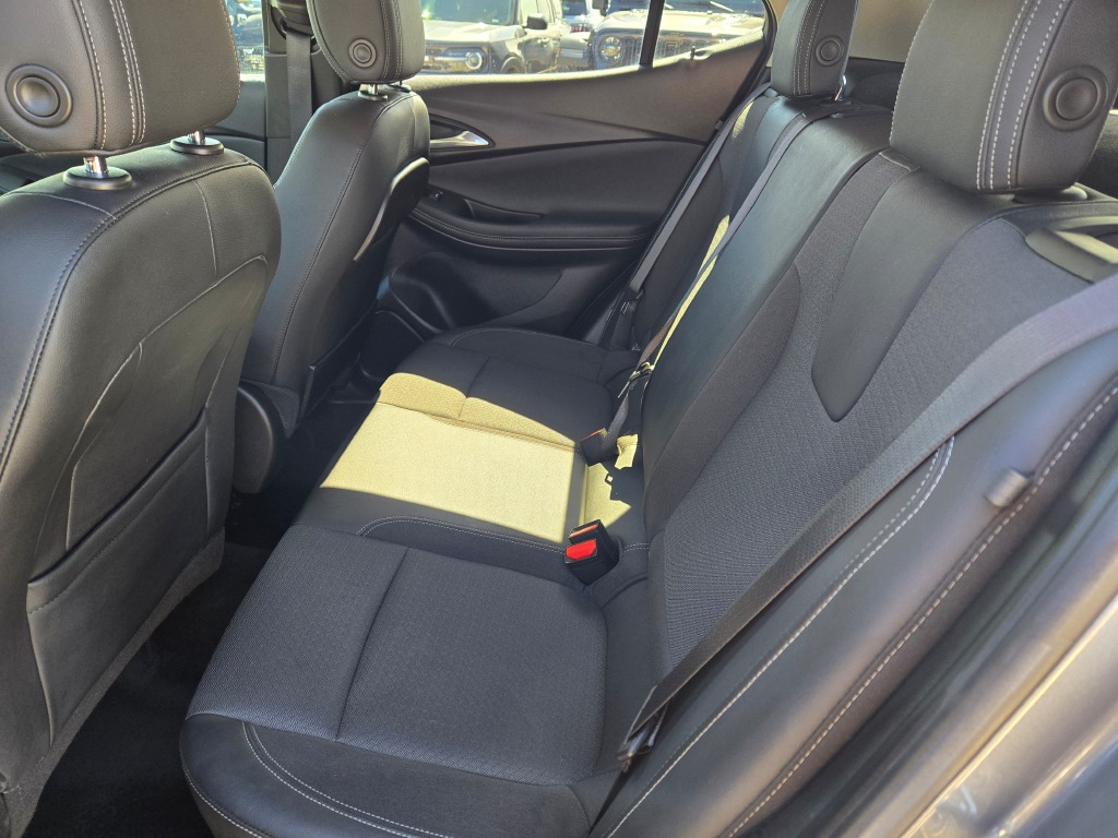 Vehicle image 25 of 40