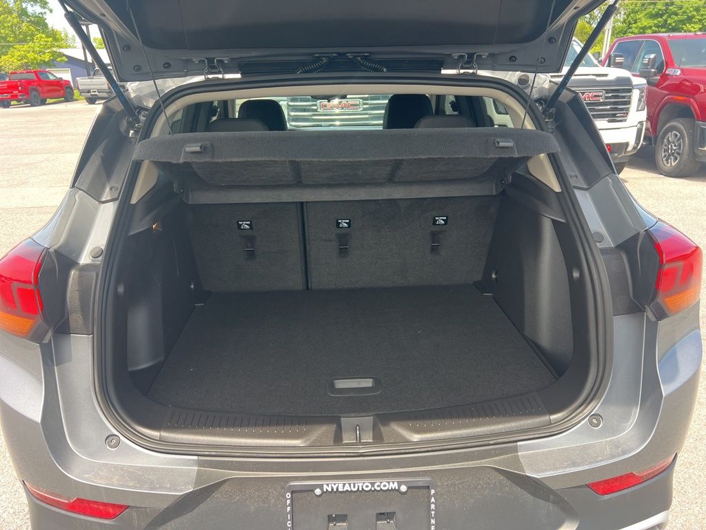 Vehicle image 10 of 22
