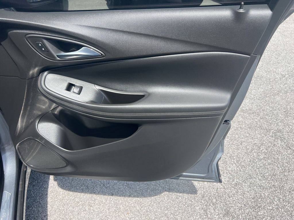 Vehicle image 19 of 22