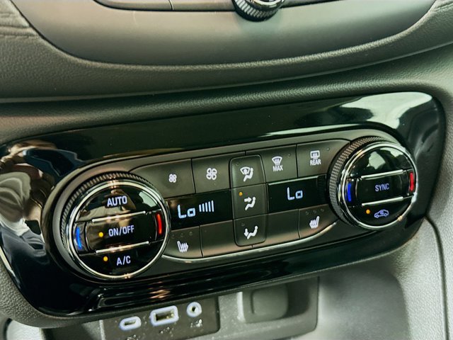 Vehicle image 17 of 34