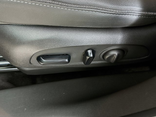 Vehicle image 22 of 34