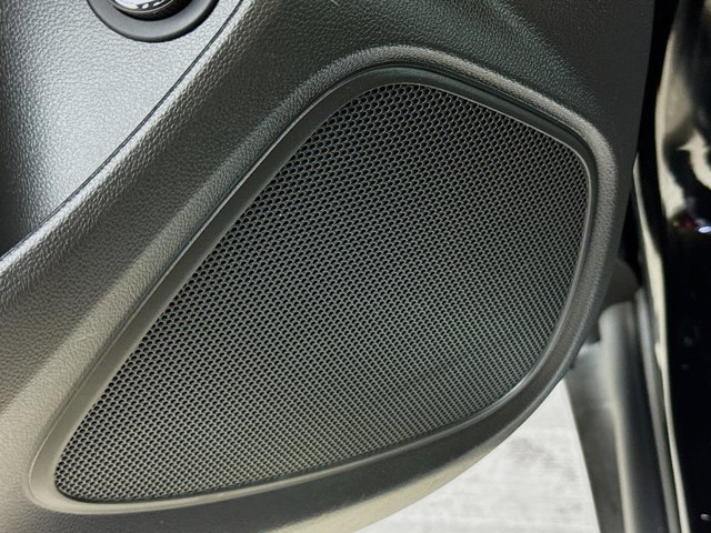 Vehicle image 21 of 34