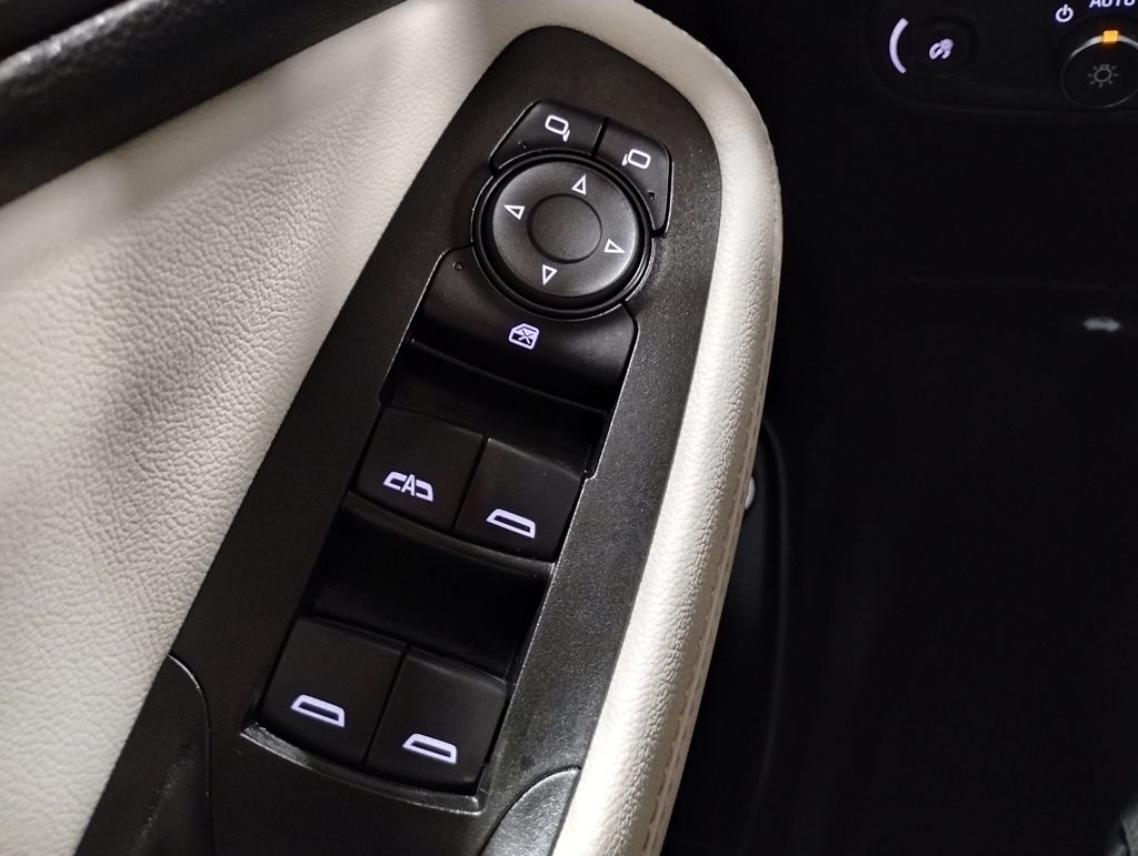 Vehicle image 27 of 39