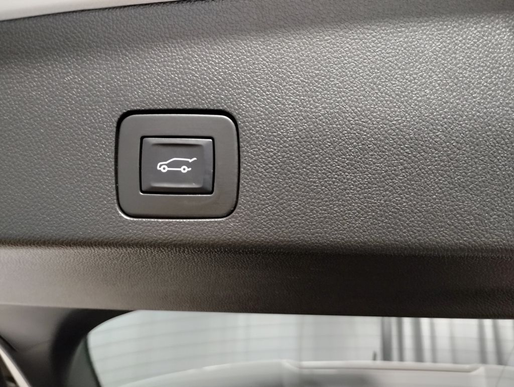 Vehicle image 11 of 39