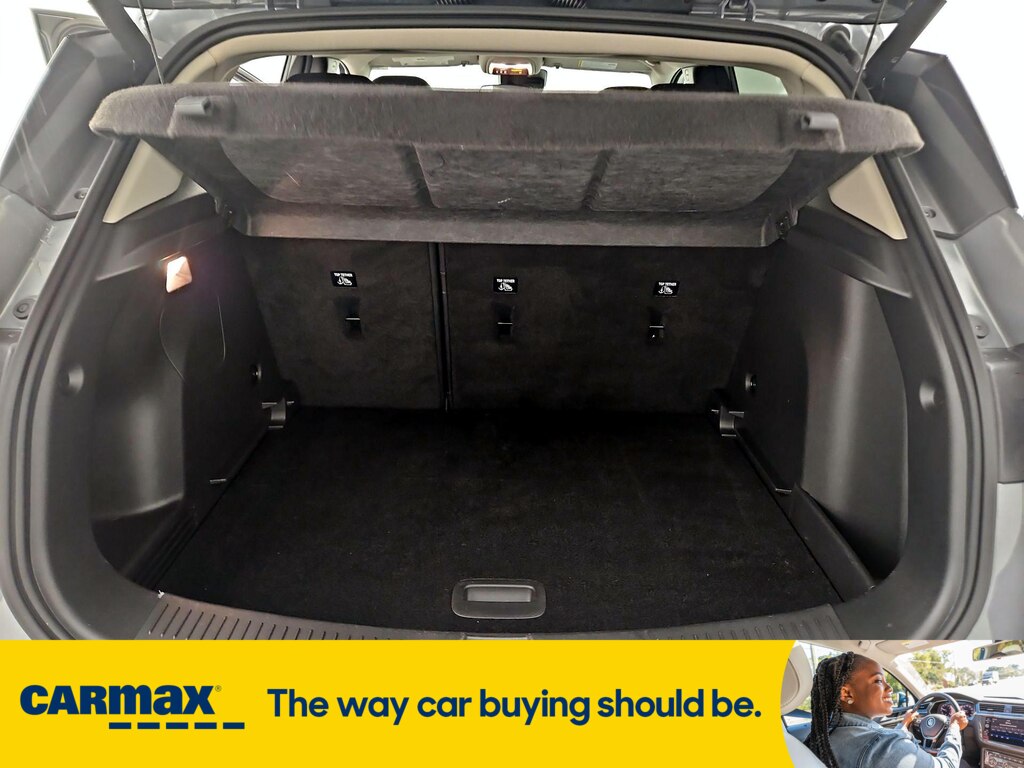 Vehicle image 25 of 27