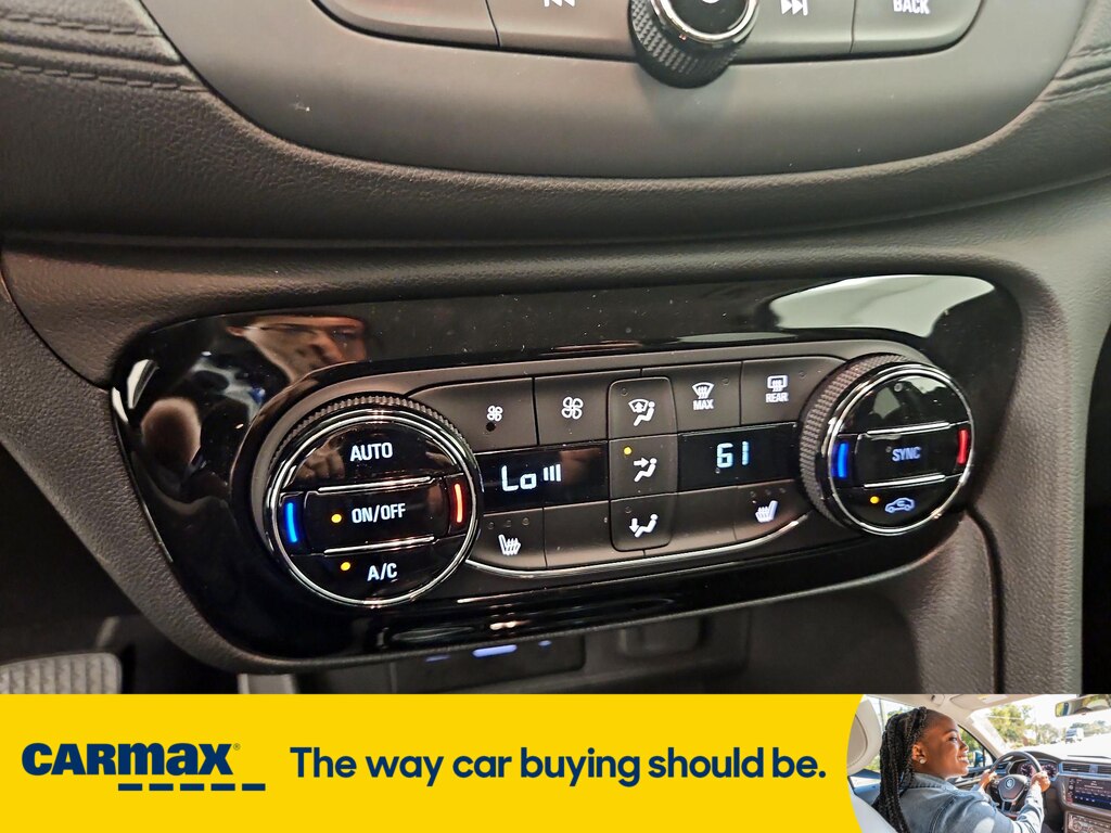 Vehicle image 21 of 27