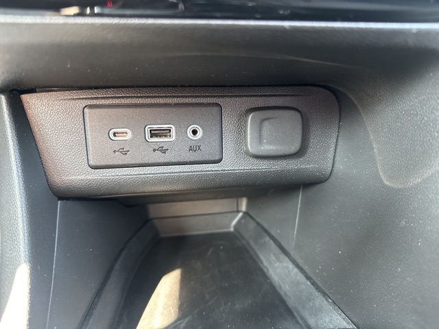 Vehicle image 21 of 38