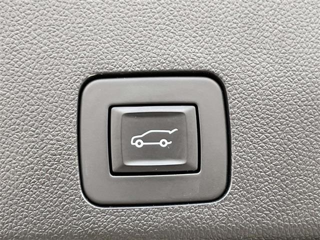 Vehicle image 33 of 36