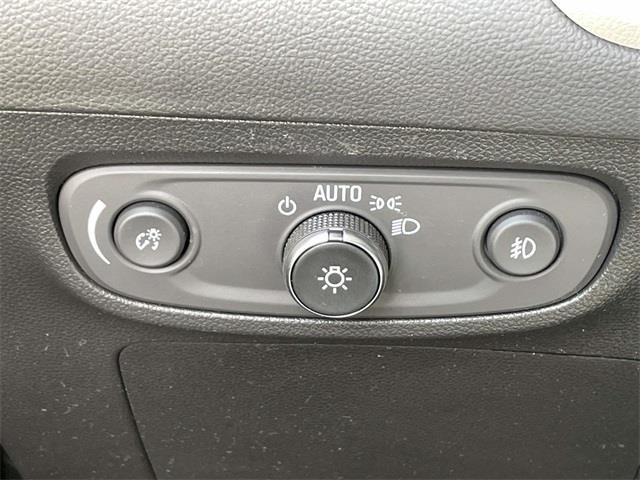 Vehicle image 32 of 36