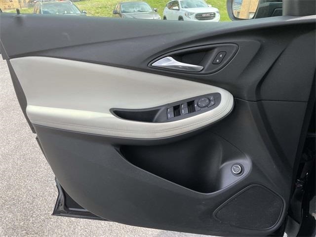 Vehicle image 22 of 36