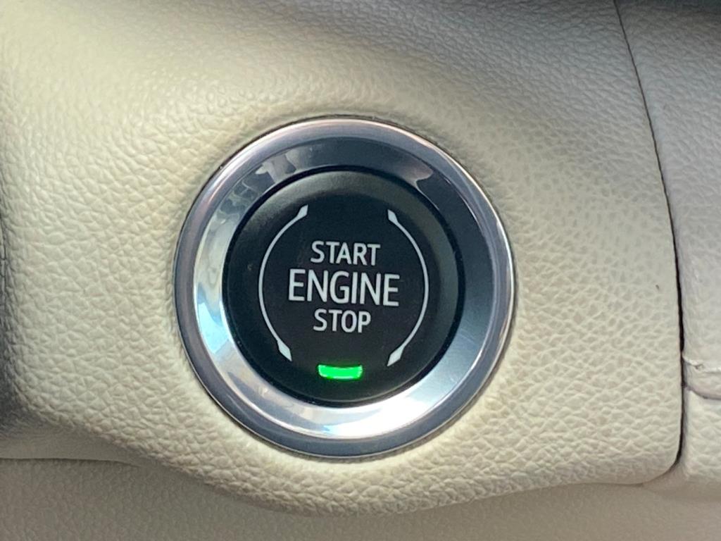 Vehicle image 21 of 28