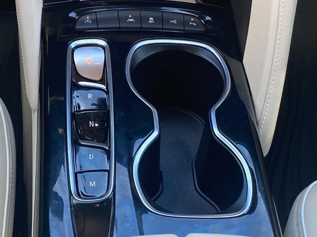 Vehicle image 12 of 28