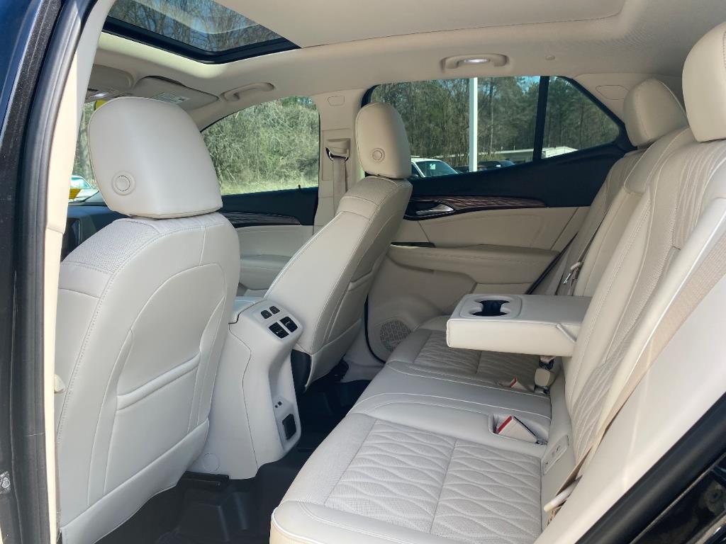 Vehicle image 24 of 28