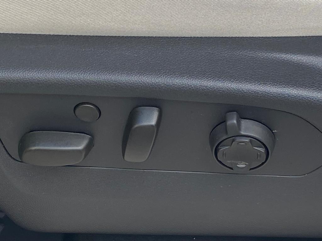 Vehicle image 15 of 28