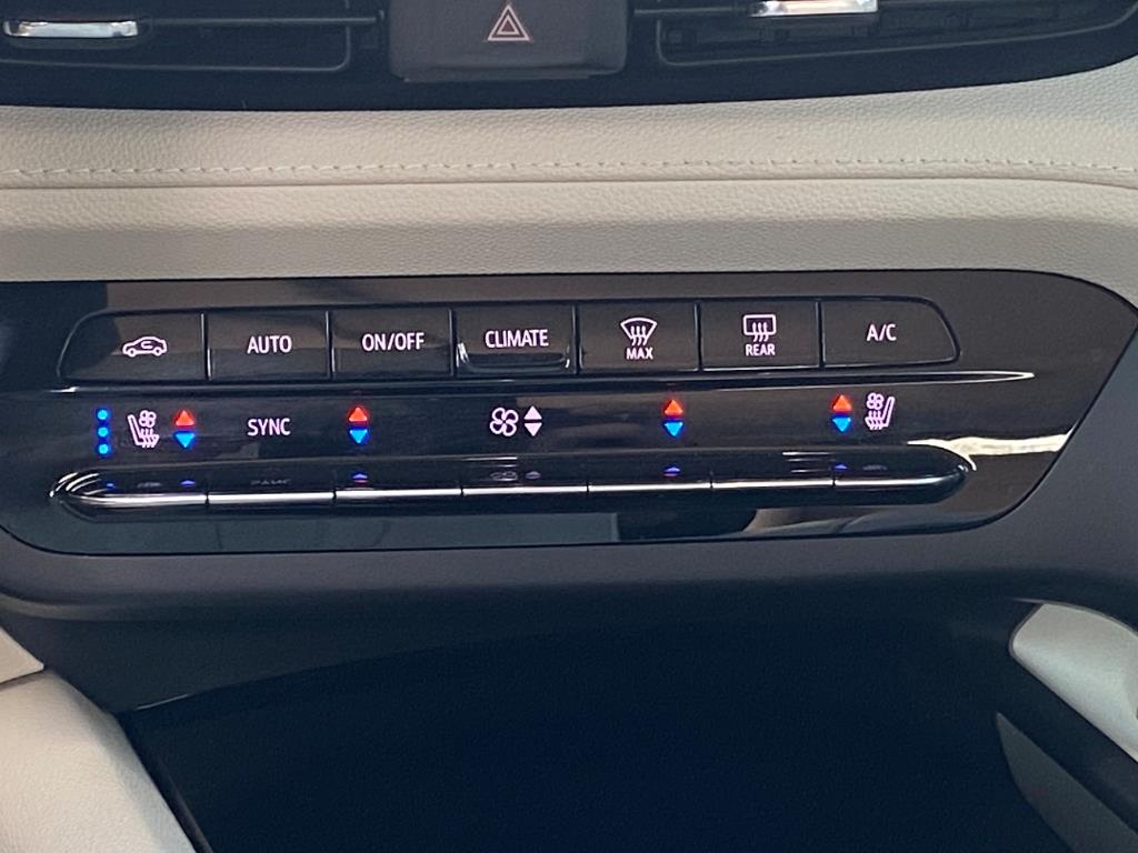 Vehicle image 11 of 28