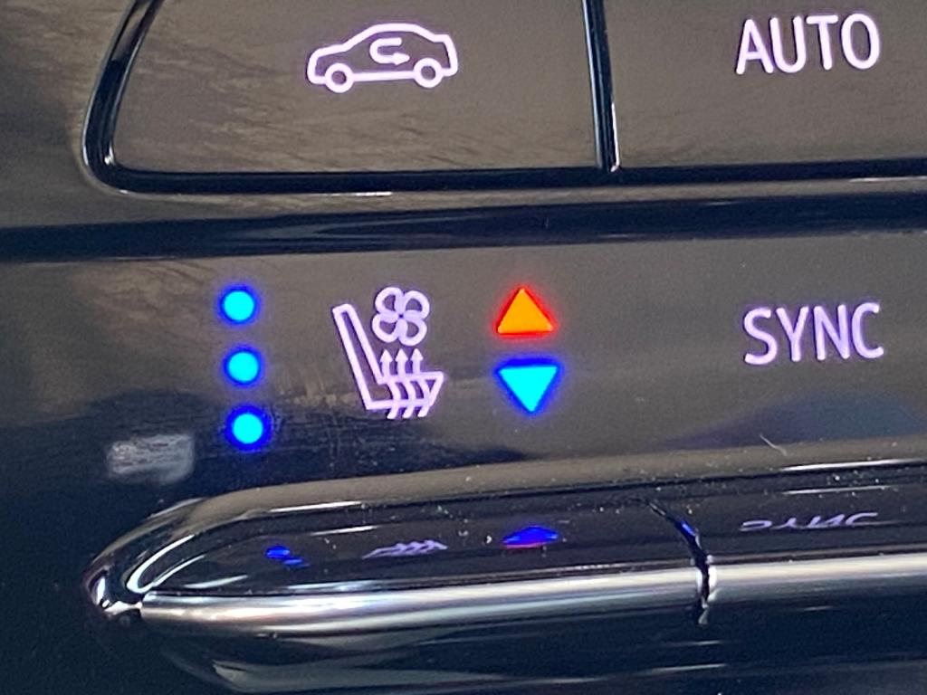 Vehicle image 19 of 28