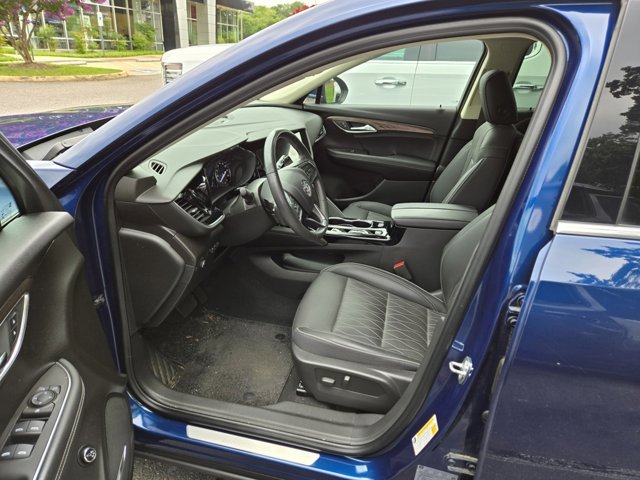 Vehicle image 8 of 9