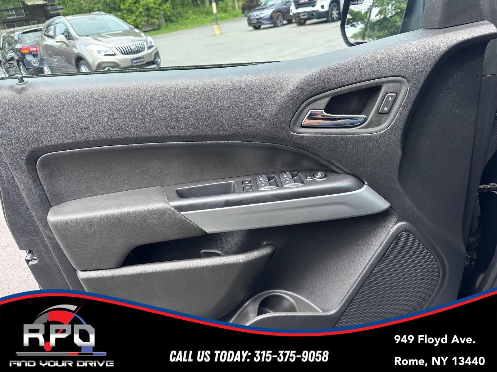 Vehicle image 21 of 40