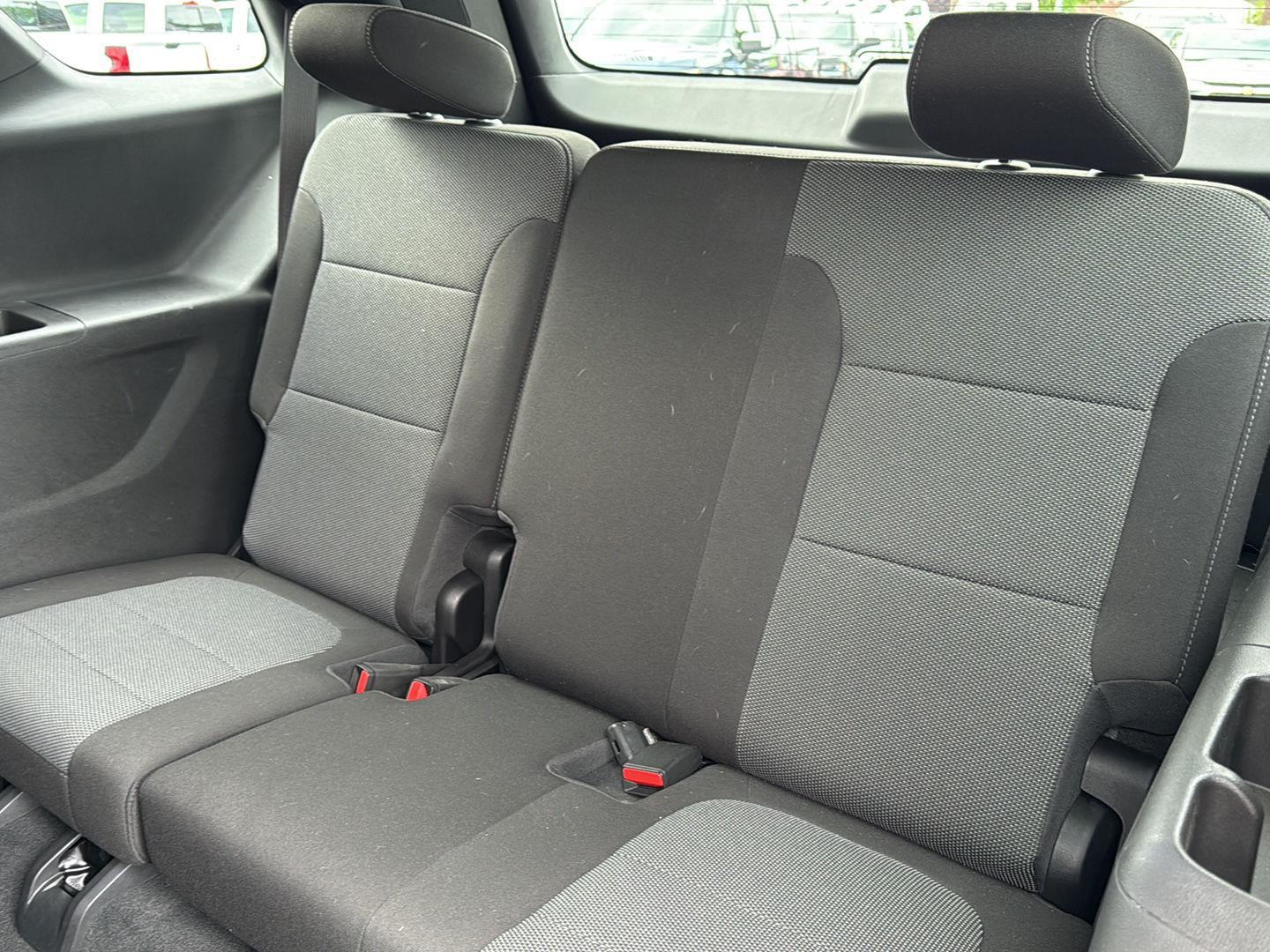 Vehicle image 14 of 23