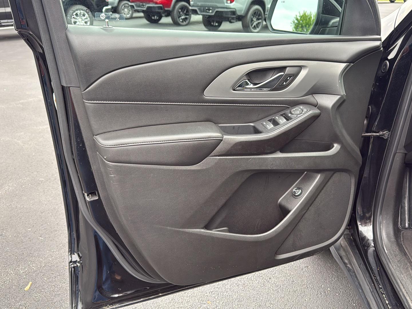 Vehicle image 19 of 23