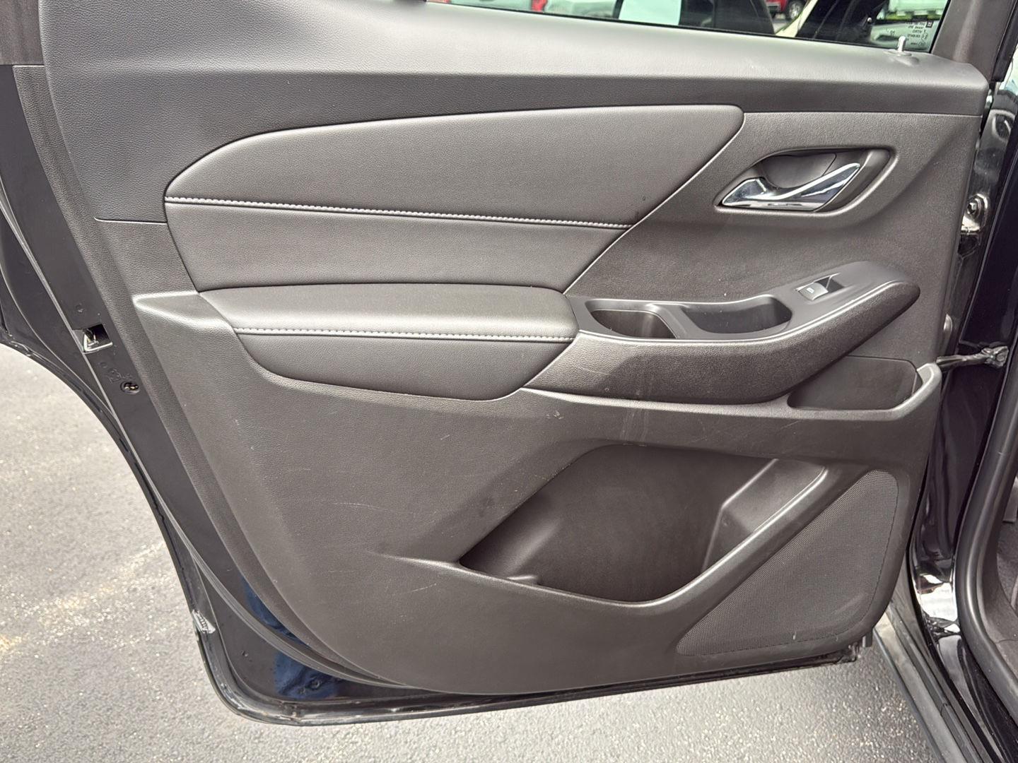 Vehicle image 21 of 23